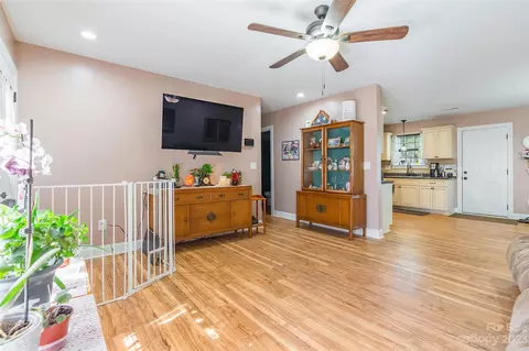 962 Westminster Dr, Lancaster, SC 29720 photo 4