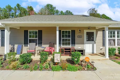 962 Westminster Dr, Lancaster, SC 29720 photo 2
