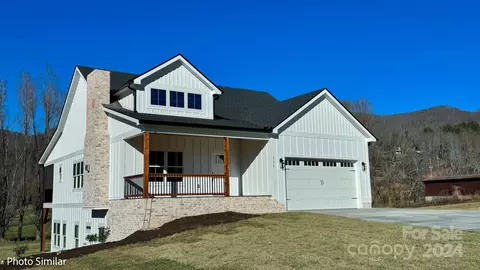 159 Byron Forest Dr, Horse Shoe, NC 28742