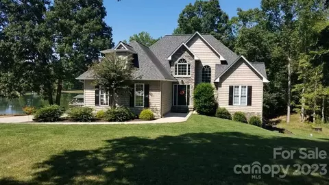 154 Harbor Point Dr, Cherryville, NC 28021