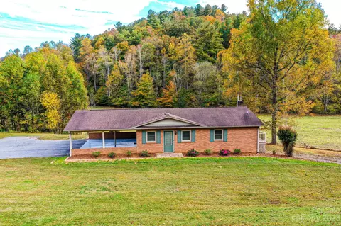 1392 Zacks Fork Rd, Lenoir, NC 28645