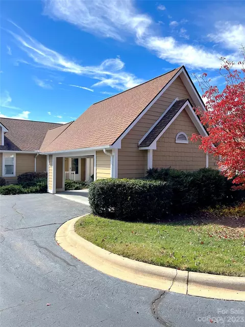 1902 Hyde Park Dr, Asheville, NC 28806