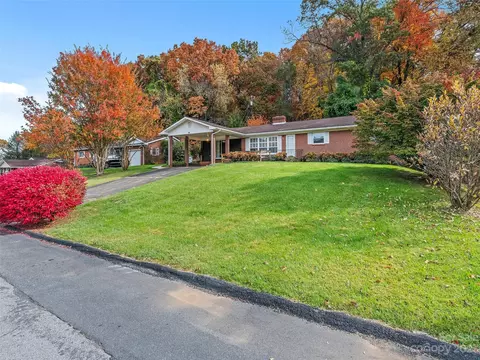 151 Auburn Park Dr, Waynesville, NC 28786