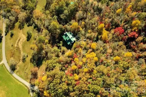 536 Davis Creek Rd, Franklin, NC 28734