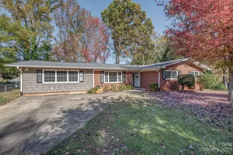 2011 Helen Dr, Gastonia, NC 28054