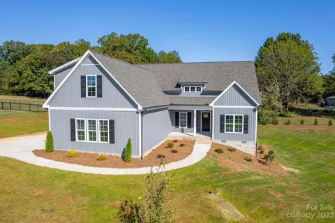 135 Beauchamp Oaks Ct, Advance, NC 27006