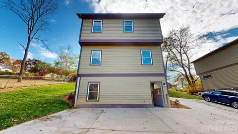 212 Garden Ln, Asheville, NC 28804