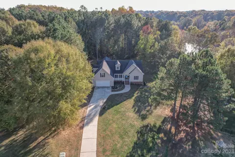 2011 Roadrunner Rd, Clover, SC 29710