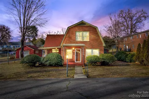 127 Hospital Ave, Lenoir, NC 28645