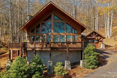 152 Cardinal Ln, Waynesville, NC 28786