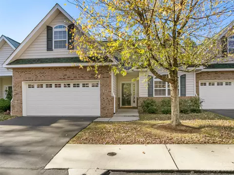 112 Victoria Park Dr, Hendersonville, NC 28792
