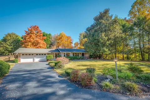 222 Persimmon Hill 7 Dr #7, Columbus, NC 28722