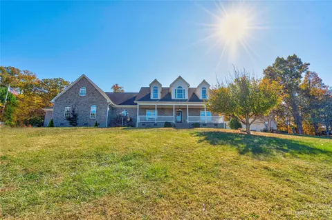 204 Hilltop Farm Ln, Forest City, NC 28043
