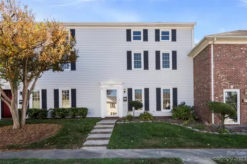 8083 Regent Park Ln, Charlotte, NC 28210
