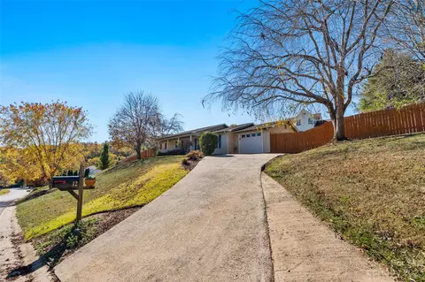 12 Sydney Ln, Asheville, NC 28806