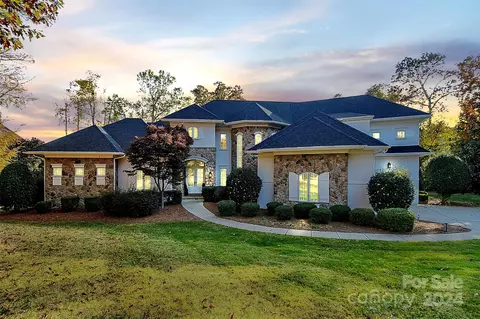 106 Greyfriars Rd, Mooresville, NC 28117