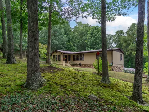 28 Rolling Oaks Dr, Asheville, NC 28806