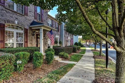 20556 Harbor View Dr, Cornelius, NC 28031