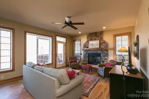61 Creekside G202 Way #G/202, Burnsville, NC 28714