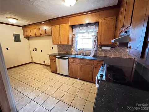 2425 Old Cedarwood Nw Dr NW, Concord, NC 28027 photo 2