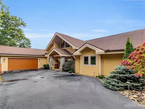 1055 Winding Creek Dr, Waynesville, NC 28786