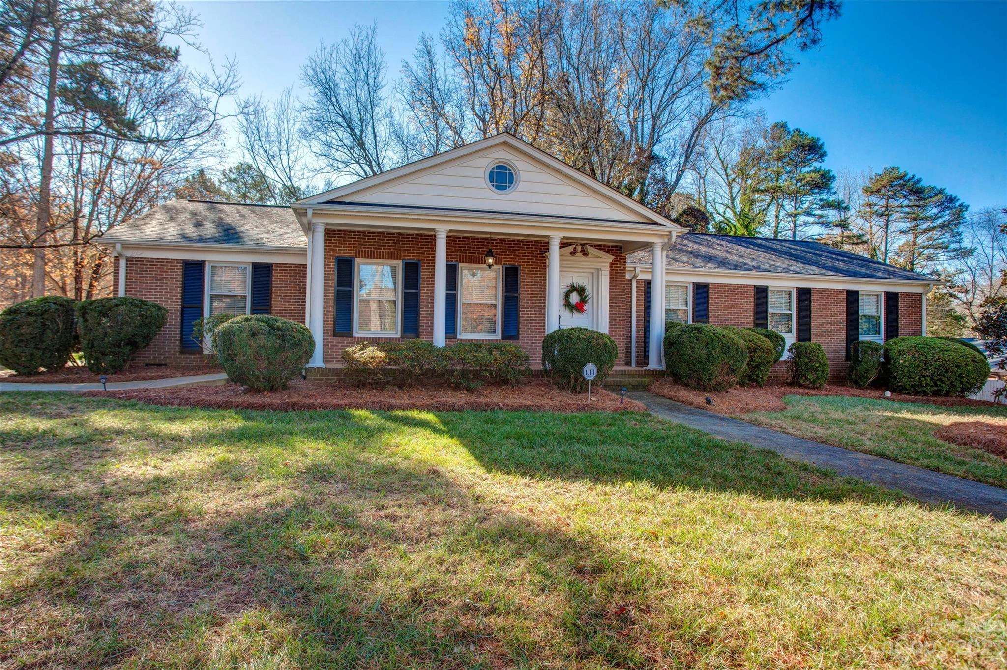 637 Windsor Ne Pl NE