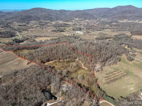 854 Bearwallow Rd, Hendersonville, NC 28792