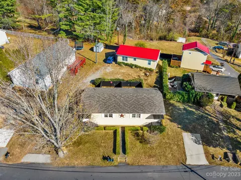 32 Oakcrest Dr, Asheville, NC 28806