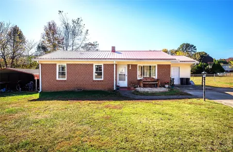 1090 Elm Cir, Granite Falls, NC 28630