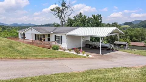 14 Whataview Dr, Candler, NC 28715
