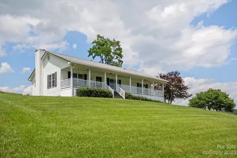 22 Whataview Dr, Candler, NC 28715