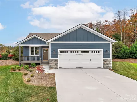 84 S Anvil Ave, Hendersonville, NC 28792