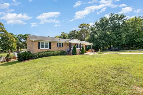 907 E Main St, Shelby, NC 28150 photo 3