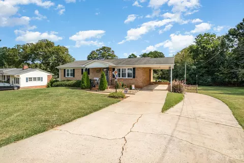 907 E Main St, Shelby, NC 28150 photo 2