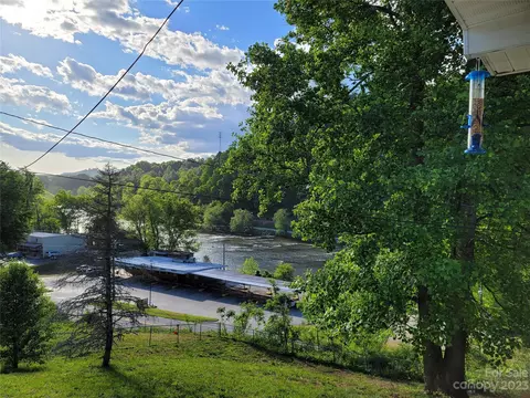 95 Holly Hill Rd, Bryson City, NC 28713