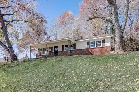 216 Morning Dr, Waynesville, NC 28786