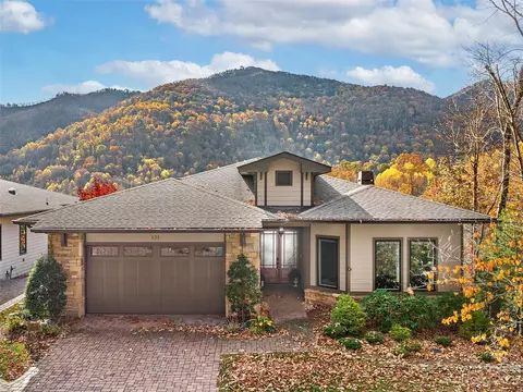 171 Plateau Dr, Maggie Valley, NC 28751