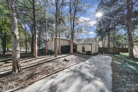 11408 Candlelight Ct, Charlotte, NC 28226