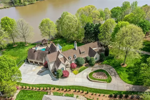 713 Eagle Point Ct, Weddington, NC 28104