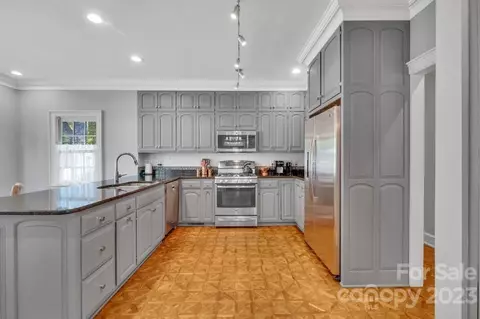 320 E Chestnut St, Troy, NC 27371 photo 9