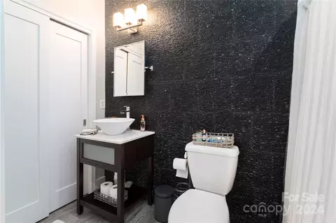 Bath - 18807 Fore Sail Ct, Cornelius, NC 28031 photo 5 of 5