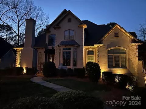 Exterior - 18807 Fore Sail Ct, Cornelius, NC 28031 photo 3 of 8