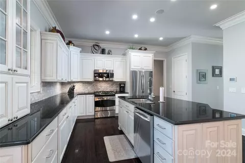 Kitchen - 18807 Fore Sail Ct, Cornelius, NC 28031 photo 1 of 2