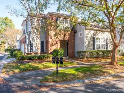 8806 Meadowmont View Dr, Charlotte, NC 28269
