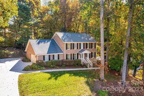 5392 Gunpowder Dr, Hickory, NC 28601