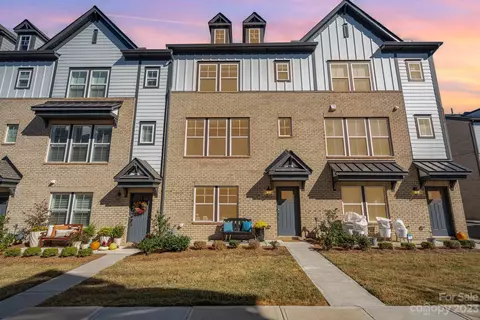 207 Maidstone Trl, Charlotte, NC 28211