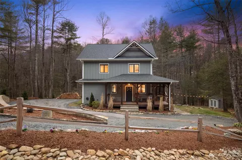85 Waggoners Way, Saluda, NC 28773