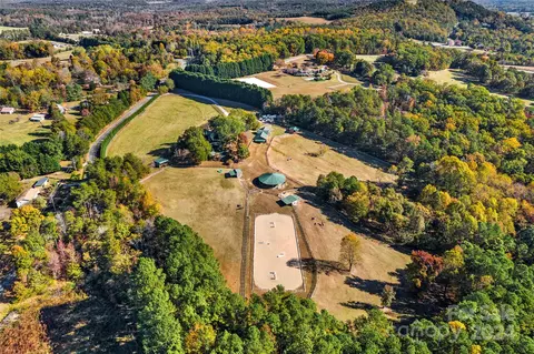45 Henderson Rd, Tryon, NC 28782