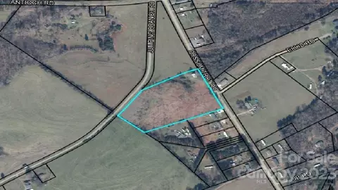 148 Possum Trot Rd, Blacksburg, SC 29702