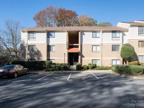 4902 Spring Lake F Dr #F, Charlotte, NC 28212